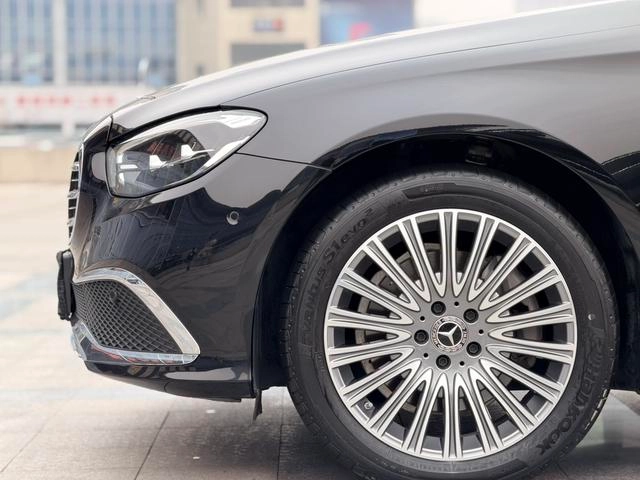 Mercedes-Benz E-Class 2023 E 300 L De lujo Coche exterior foto 3