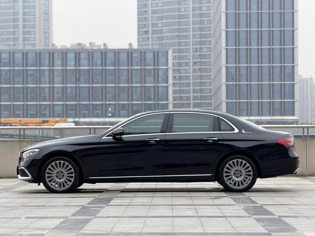 Mercedes-Benz E-Class 2023 E 300 L De lujo Coche exterior foto 4