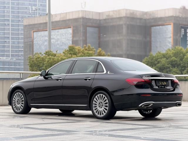 Mercedes-Benz E-Class 2023 E 300 L De lujo Coche exterior foto 5