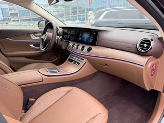 Mercedes-Benz E-Class 2023 E 300 L De lujo Coche interior foto 10