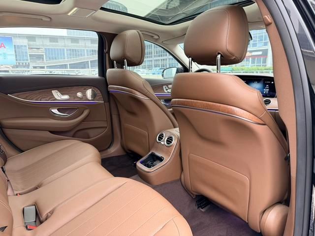 Mercedes-Benz E-Class 2023 E 300 L De lujo Coche interior foto 11