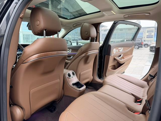 Mercedes-Benz E-Class 2023 E 300 L De lujo Coche interior foto 15