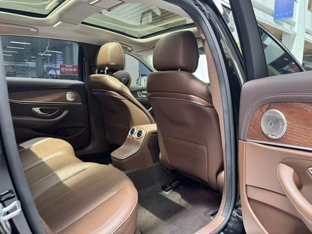 Mercedes-Benz E-Class 2023 E 300 L Fashionable Passenger car interior photo 18 Mercedes-Benz E-Class 2023 E 300 L Fashionable Passenger car interior photo 18