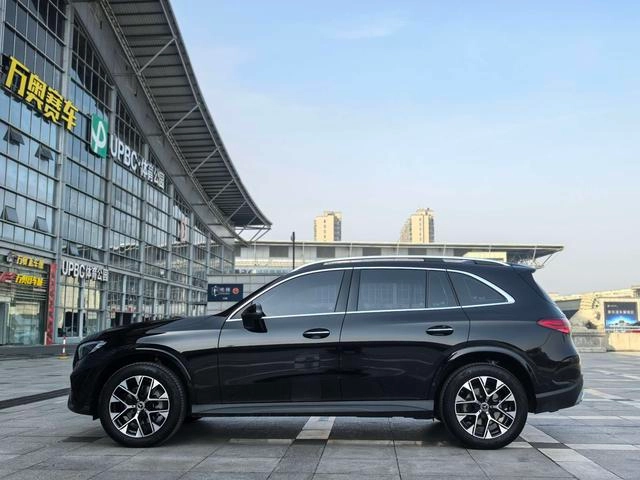 Mercedes-Benz GLC 2023 GLC 260 L 4MATIC Luxury type 5 seat exterior photo 4