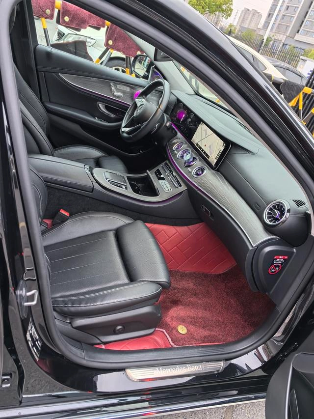 Mercedes-Benz E-Class 2022 Reforma E 300 L Estilo de moda Coche exterior foto 8 Mercedes-Benz E-Class 2022 Reforma E 300 L Estilo de moda Coche exterior foto 8