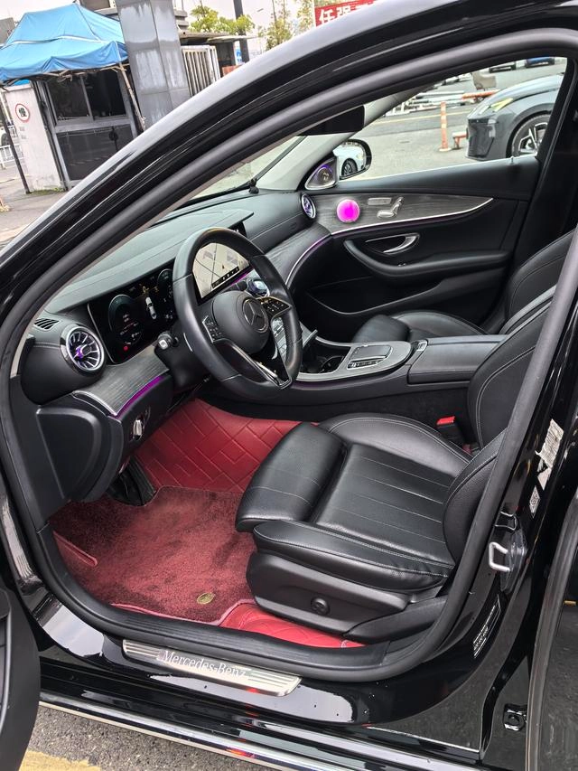 Mercedes-Benz E-Class 2022 Reforma E 300 L Estilo de moda Coche interior foto 12 Mercedes-Benz E-Class 2022 Reforma E 300 L Estilo de moda Coche interior foto 12