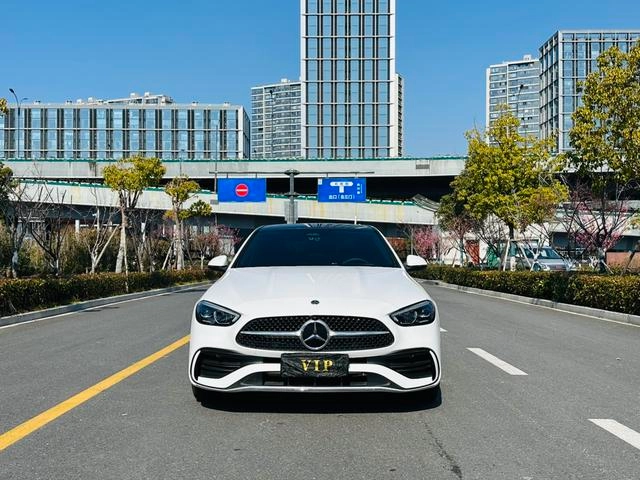 Mercedes-Benz C-Class 2023 Segundo cambio C 260 L Versión deportiva exterior foto 2 Mercedes-Benz C-Class 2023 Segundo cambio C 260 L Versión deportiva exterior foto 2