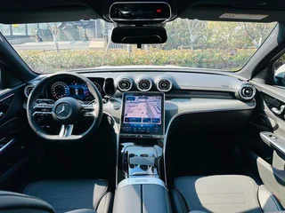 Mercedes-Benz C-Class 2023 Segundo cambio C 260 L Versión deportiva interior foto 7 Mercedes-Benz C-Class 2023 Segundo cambio C 260 L Versión deportiva interior foto 7