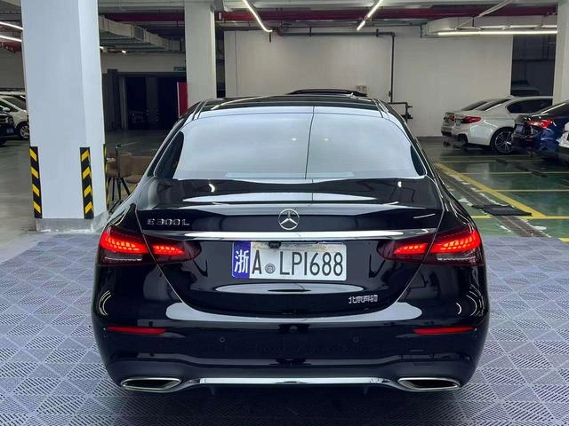 Mercedes-Benz E-Class 2022 Segundo cambio E 300 L De lujo Coche deportivo exterior foto 5 Mercedes-Benz E-Class 2022 Segundo cambio E 300 L De lujo Coche deportivo exterior foto 5
