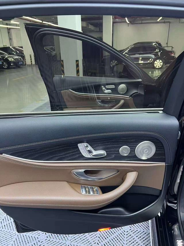 Mercedes-Benz E-Class 2022 Segundo cambio E 300 L De lujo Coche deportivo interior foto 12 Mercedes-Benz E-Class 2022 Segundo cambio E 300 L De lujo Coche deportivo interior foto 12