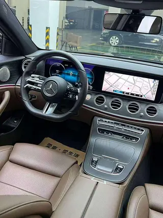 Mercedes-Benz E-Class 2022 Segundo cambio E 300 L De lujo Coche deportivo interior foto 14 Mercedes-Benz E-Class 2022 Segundo cambio E 300 L De lujo Coche deportivo interior foto 14