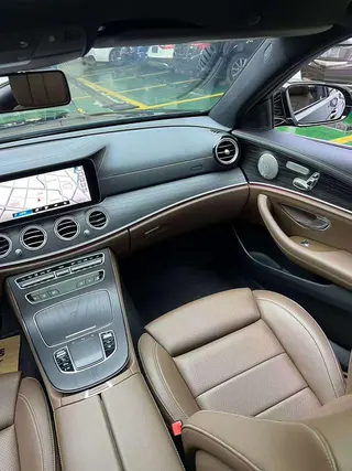 Mercedes-Benz E-Class 2022 Segundo cambio E 300 L De lujo Coche deportivo interior foto 17 Mercedes-Benz E-Class 2022 Segundo cambio E 300 L De lujo Coche deportivo interior foto 17