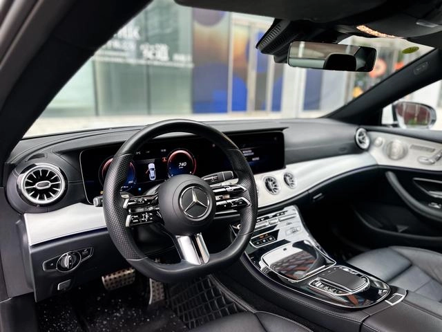 Mercedes-Benz E-Class (Imported) 2021 E 300 Coupé interior foto 8 Mercedes-Benz E-Class (Imported) 2021 E 300 Coupé interior foto 8