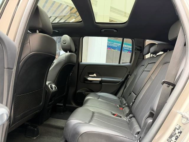 Mercedes-Benz GLB 2022 Restyling GLB 200 Dynamic interior photo 13 Mercedes-Benz GLB 2022 Restyling GLB 200 Dynamic interior photo 13