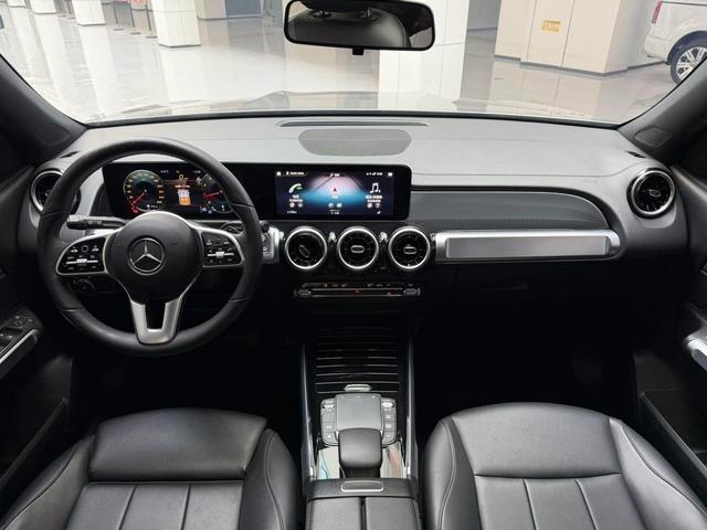 Mercedes-Benz GLB 2022 Restyling GLB 200 Dynamic interior photo 14 Mercedes-Benz GLB 2022 Restyling GLB 200 Dynamic interior photo 14