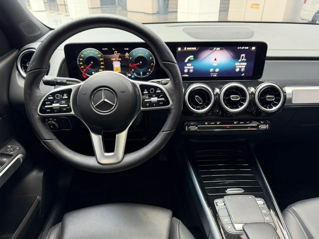 Mercedes-Benz GLB 2022 Restyling GLB 200 Dynamic interior photo 15 Mercedes-Benz GLB 2022 Restyling GLB 200 Dynamic interior photo 15