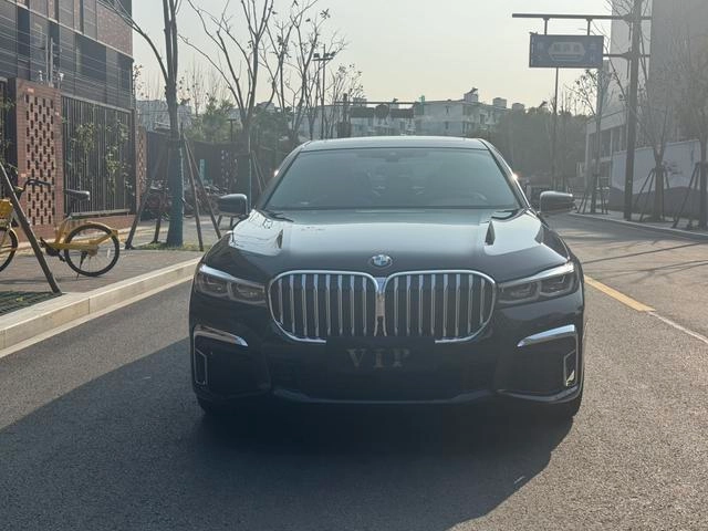 BMW 7 Series 2021 740Li Leading Type M Sports suit exterior photo 2