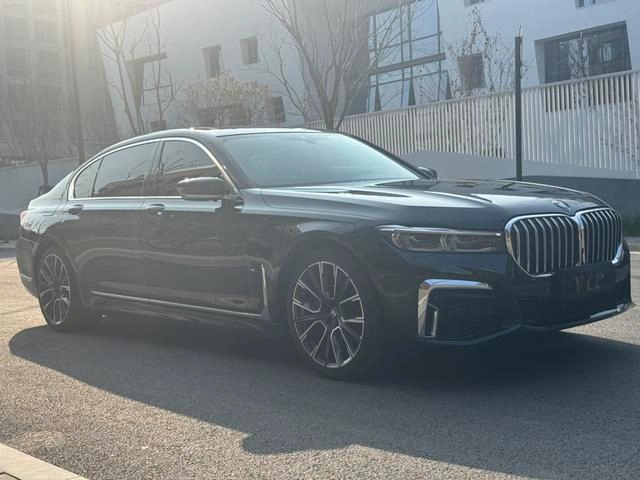 BMW 7 Series 2021 740Li Leading Type M Sports suit exterior photo 3