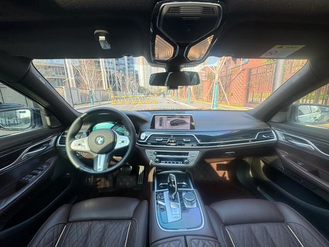BMW 7 Series 2021 740Li Leading Type M Sports suit exterior photo 6