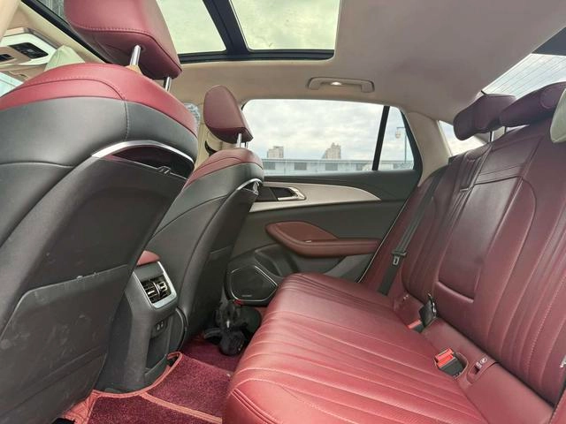 Hongqi H5 2023 2.0T Version automatique du drapeau Zhilian intérieur photo 10