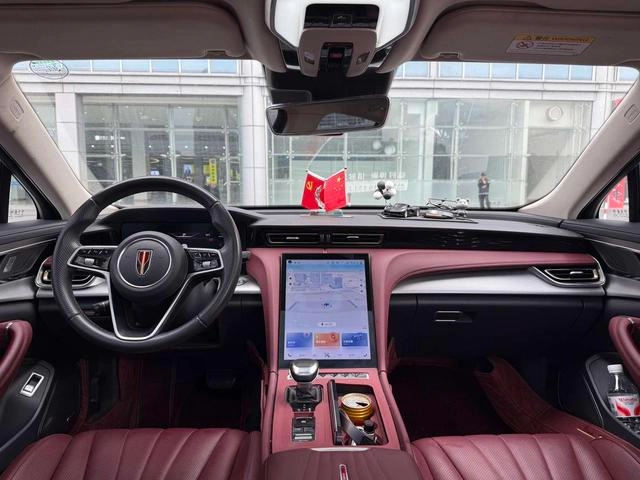 Hongqi H5 2023 2.0T Version automatique du drapeau Zhilian intérieur photo 14
