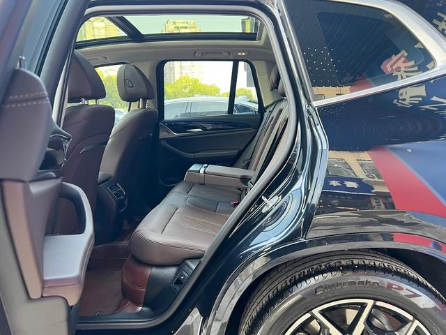BMW X3 2022 xDrive25i M Sports suit interior photo 17