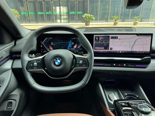 BMW 5 Series 2024 525Li M Conjunto deportivo exterior foto 10