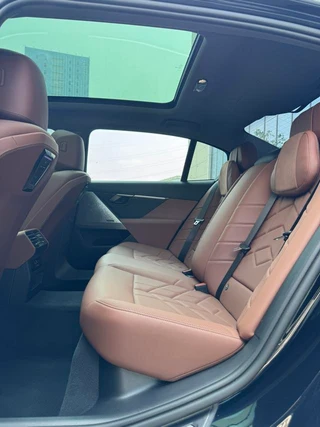 BMW 5 Series 2024 525Li M Conjunto deportivo interior foto 19