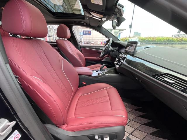 BMW 5 Series 2022 Restyling 525Li M Sports suit interior photo 12