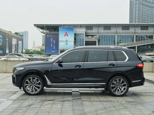 BMW X7 2021 xDrive40i Premium Class M Sports suit exterior photo 3