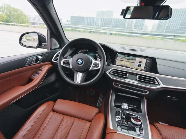 BMW X7 2021 xDrive40i Premium Class M Sports suit interior photo 8