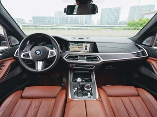 BMW X7 2021 xDrive40i Premium Class M Sports suit interior photo 9