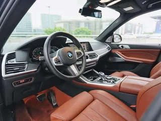 BMW X7 2021 xDrive40i Premium Class M Sports suit interior photo 11