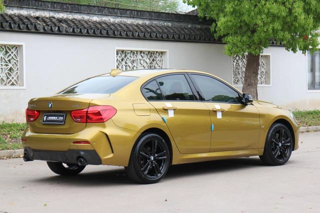 BMW 1 Series 2021 Restyling 125i M Sports Obsidian Night Edition interior photo 12