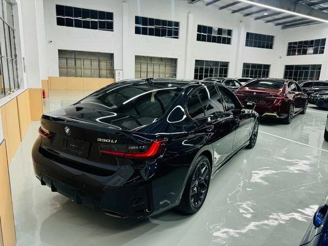 BMW 3 Series 2025 330Li M Traje nocturno deportivo Yao interior foto 7
