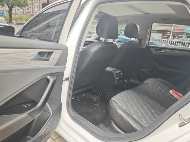 Volkswagen Sagitar 2023 280TSI DSG Premium Edition Lite interior photo 9