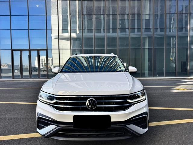 Volkswagen Tiguan L 2022 330TSI Auto Two-Drive Smart Edition exterior photo 2