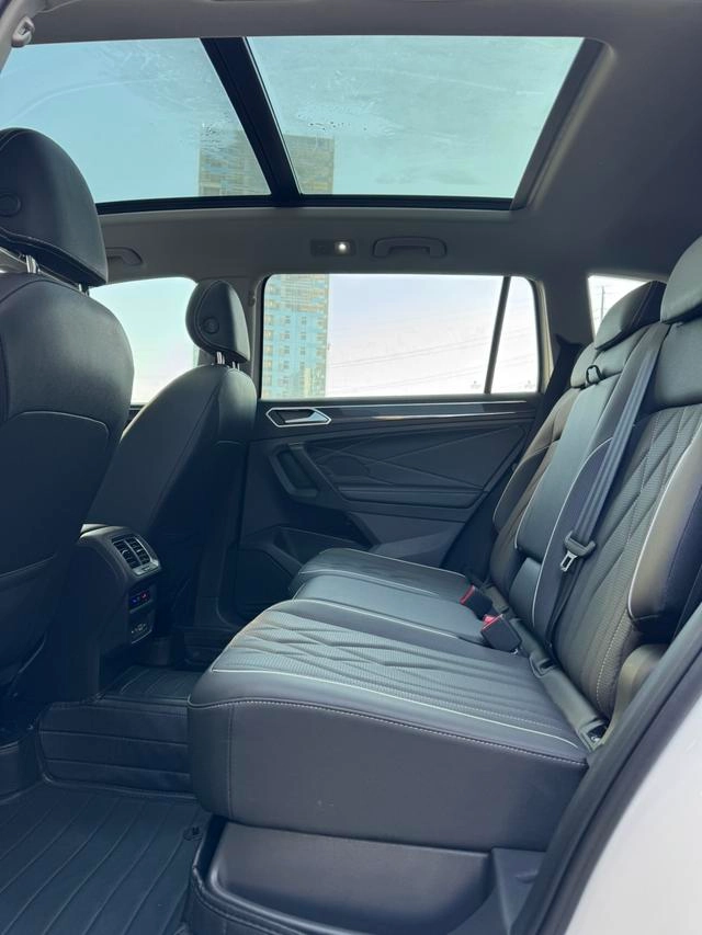 Volkswagen Tiguan L 2022 330TSI Auto Two-Drive Smart Edition interior photo 11