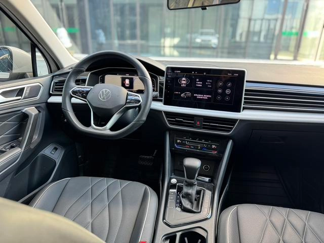 Volkswagen Tiguan L 2022 330TSI Auto Two-Drive Smart Edition interior photo 14