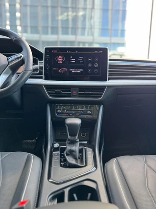 Volkswagen Tiguan L 2022 330TSI Auto Two-Drive Smart Edition interior photo 15