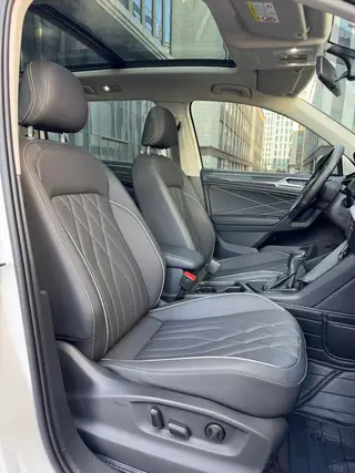 Volkswagen Tiguan L 2022 330TSI Auto Two-Drive Smart Edition interior photo 16