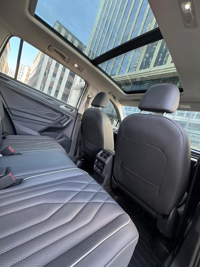 Volkswagen Tiguan L 2022 330TSI Auto Two-Drive Smart Edition interior photo 17