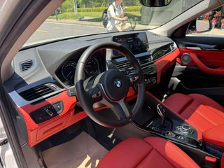 BMW X2 2023 sDrive25i M Off-road suit interior photo 9