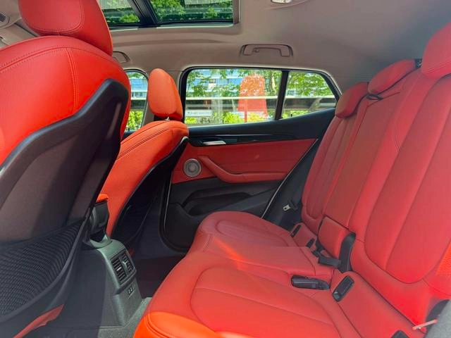 BMW X2 2023 sDrive25i M Off-road suit interior photo 10