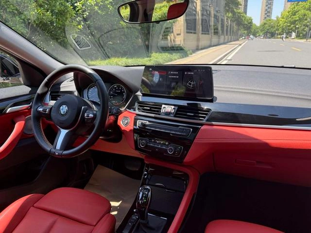 BMW X2 2023 sDrive25i M Off-road suit interior photo 12
