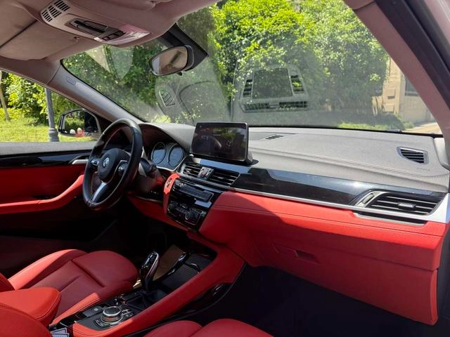 BMW X2 2023 sDrive25i M Off-road suit interior photo 15