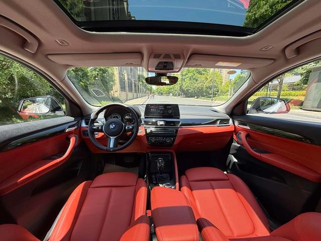 BMW X2 2023 sDrive25i M Off-road suit interior photo 16