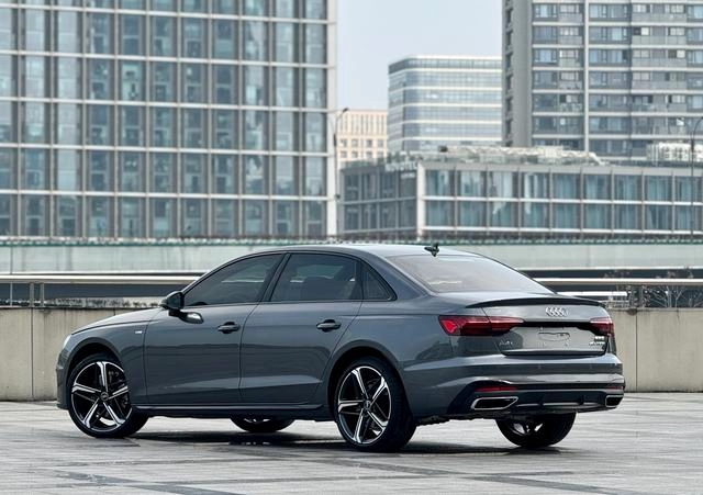 Audi A4L 2024 40 TFSI Deluxe Dynamic exterior photo 3