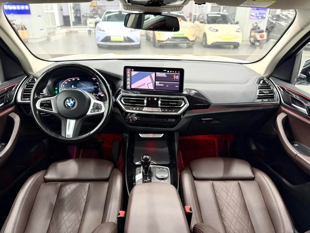 BMW X3 2022 xDrive25i M Sports suit interior photo 12