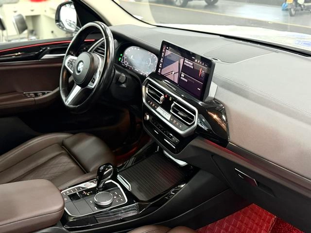 BMW X3 2022 xDrive25i M Sports suit interior photo 13